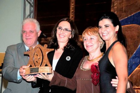 Andrea Neves recebe prêmio Top Socioambiental - governo Aécio Neves também é premiado